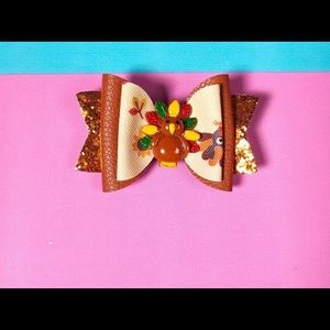 Cute thanksgiving bow !